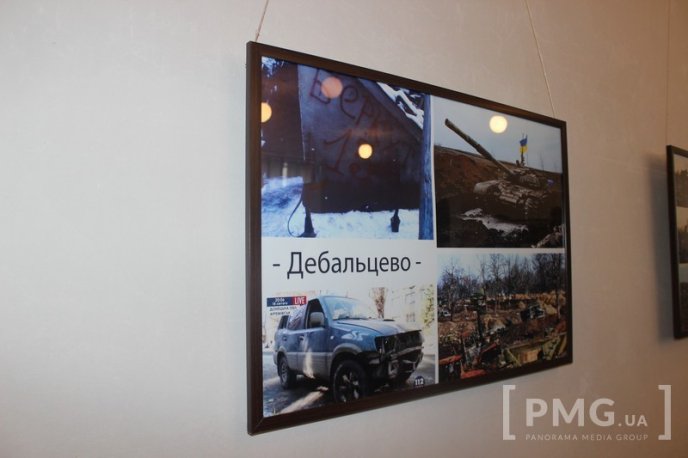 У Мукачеві відкрили фотовиставку, присвячену річниці боям за Дебальцево – 20