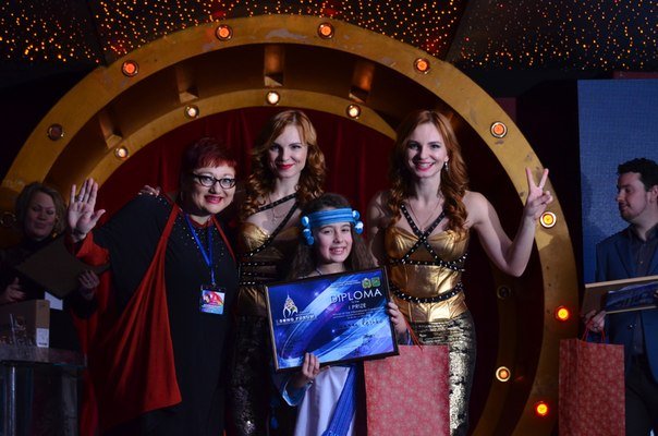 Юна мукачівка Яночка Решко здобула перемогу на міжнародному телевізійному фестивалі-конкурсі у Румунії (ФОТО) – 02