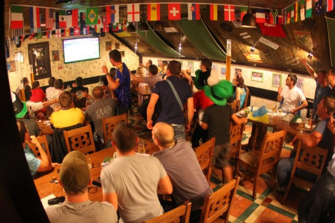 Мукачівці святкували перемогу збірної України до самого ранку (ФОТОРЕПОРТАЖ) – 02