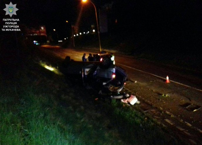 ДТП в Ужгороді: Сітроен перекинувся на дах і злетів у кювет – 02 ДТП в Ужгороді: Сітроен перекинувся на дах і злетів у кювет – 02