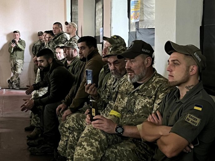 Святослав Вакарчук дав концерт для військовослужбовців 128-ї бригади – 03 Святослав Вакарчук дав концерт для військовослужбовців 128-ї бригади – 03