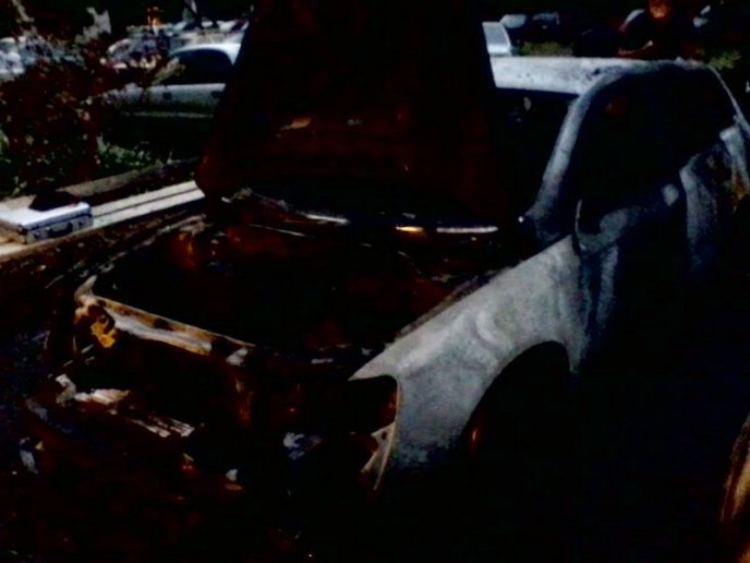 В Ужгороді підпалили один автомобіль, а загорілися три – 03