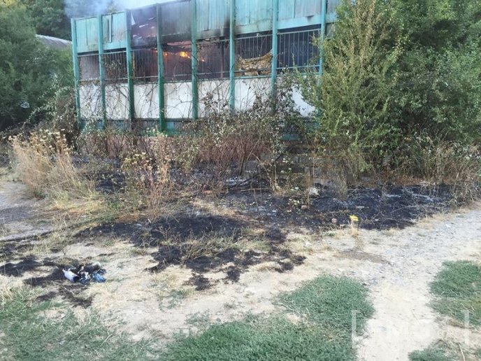 У мікрорайоні "Підгоряни" горіло сухотрав’я – 04