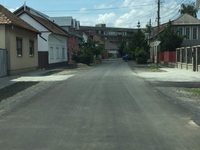 У Мукачеві триває капремонт вулиці Небесної Сотні – 01