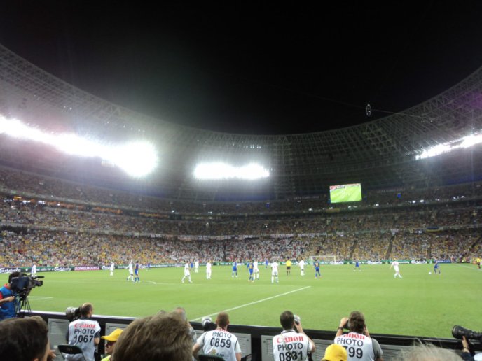 Мукачівські вболівальники підтримували футбольну збірну України в Донецьку (ФОТОРЕПОРТАЖ) – 13