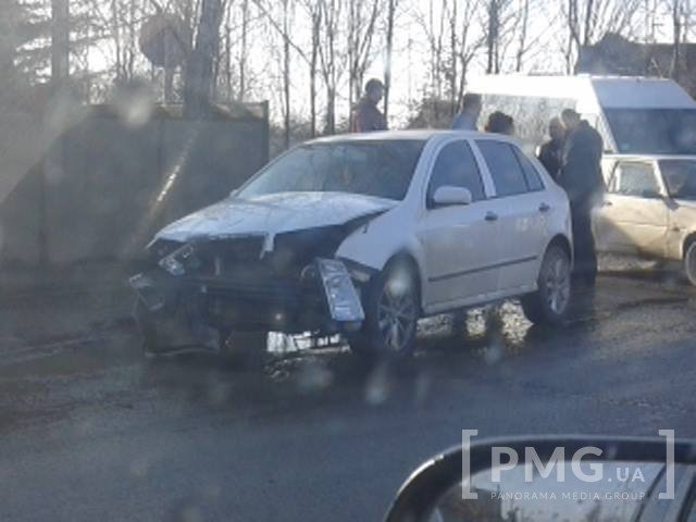 Зранку у Павшині зіткнулись три автомобілі – 03