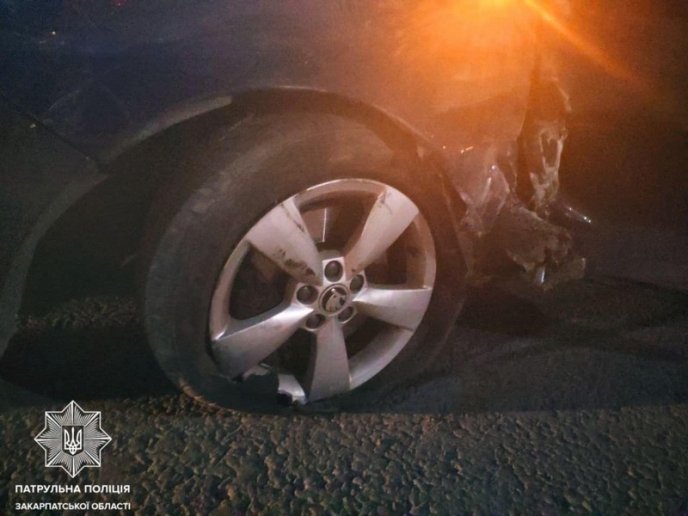 В Ужгороді сталась аварія. Винуватець втік – 05