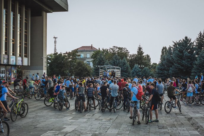 Понад триста ужгородців взяли участь у велозаїзді вулицями обласного центру – 01