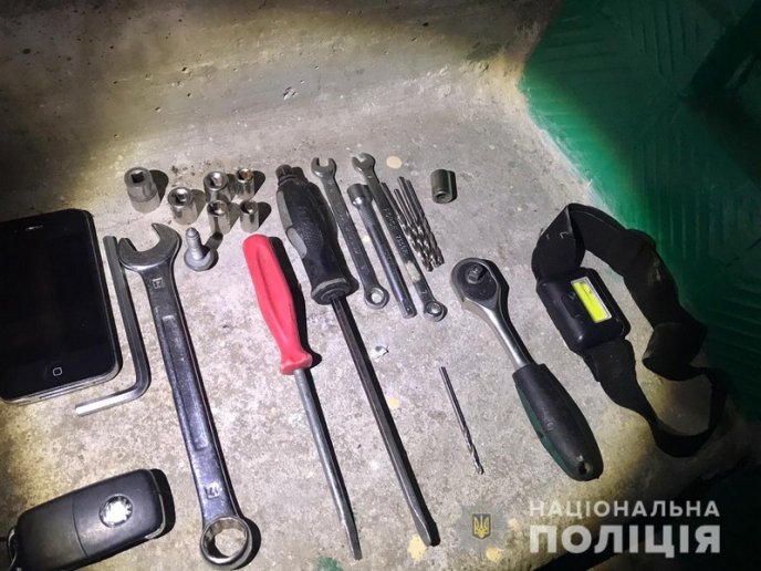Небайдужі допомогли поліції спіймати зловмисника – 03