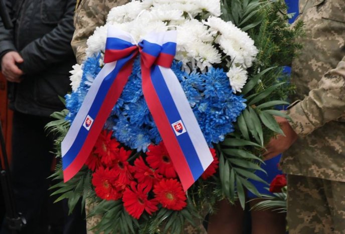 В Ужгороді відкрили пам’ятник видатному словаку Мілану Штефаніку – 17