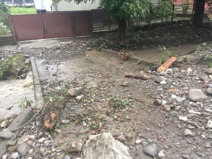 Посеред мосту утворилося величезне провалля – 08