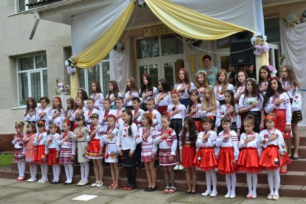 Одна зі шкіл Тячівщини відзначила 70-ліття – 03