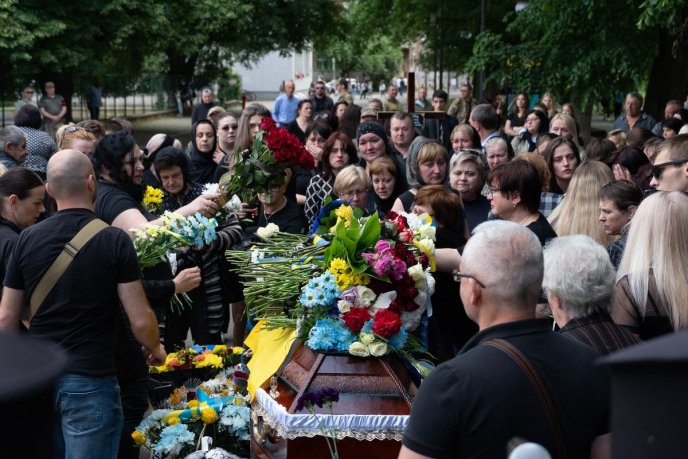 На Закарпатті поховали 21-річного Героя. Батько хлопця зник безвісти на війні – 07