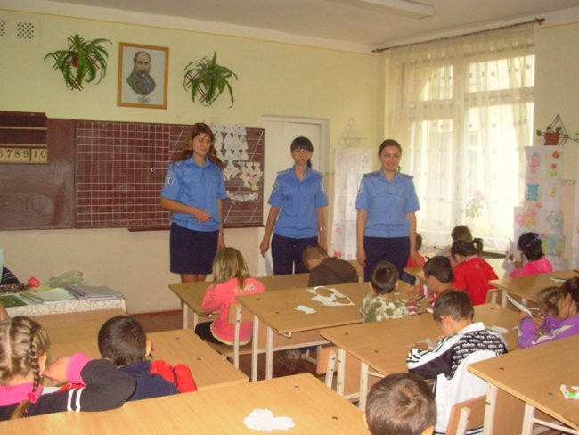 Мукачівські правоохоронці поздоровили вихованців школи-інтернату (ФОТО) – 05