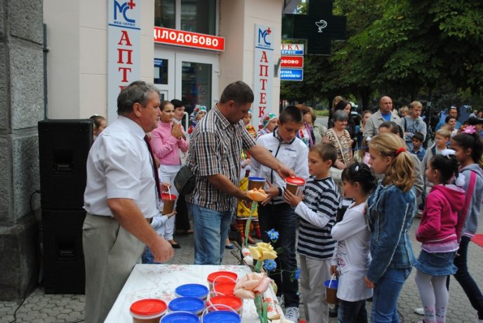 Мер Мукачева офіційно відкрив медовий ярмарок (ФОТО) – 09