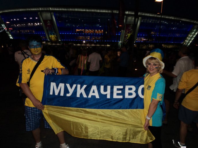 Мукачівські вболівальники підтримували футбольну збірну України в Донецьку (ФОТОРЕПОРТАЖ) – 10