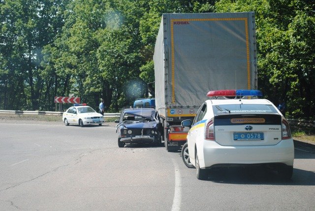 Неподалік Великої Копані ДТП: водій на "Жигулях" в’їхав у фуру – 01