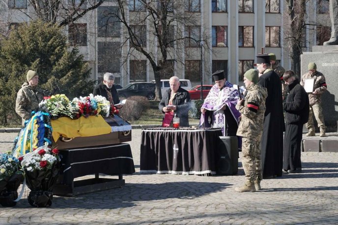 В Ужгороді поховали загиблого на війні захисника – 01