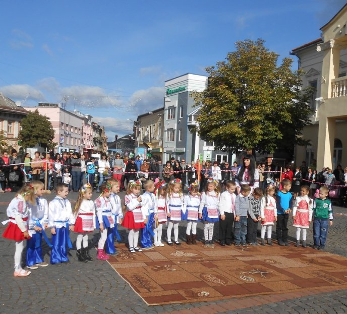 Всеукраїнський День дошкілля у Мукачеві відсвяткували парадом (ФОТО) – 04 Всеукраїнський День дошкілля у Мукачеві відсвяткували парадом (ФОТО) – 04