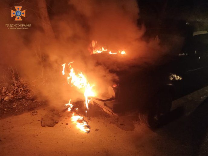 Впродовж вихідних у Закарпатті горіли три автомобілі – 01 Впродовж вихідних у Закарпатті горіли три автомобілі – 01