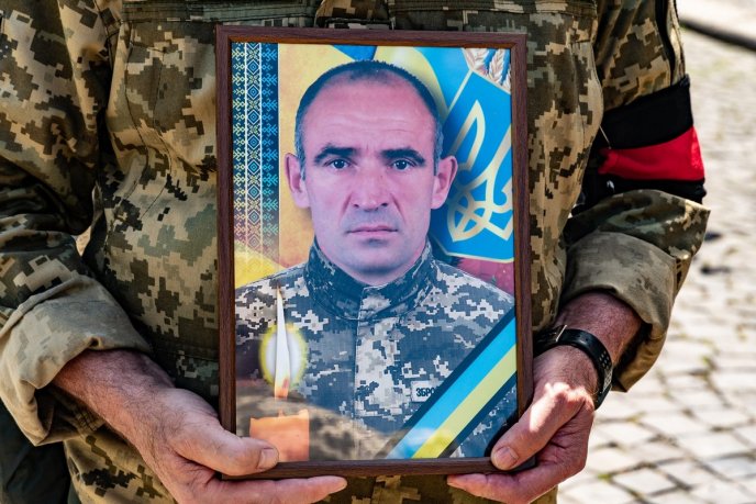 На Закарпатті поховали військового, який повернувся з-за кордону, щоб захищати Україну – 02