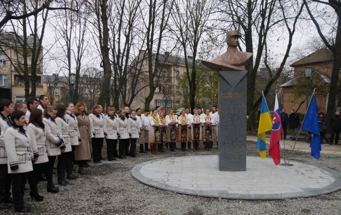 В Ужгороді відкрили пам’ятник видатному словаку Мілану Штефаніку – 01