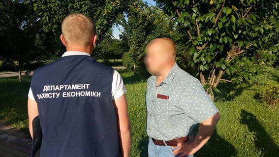 Мера одного із міст Закарпаття викрили на отриманні хабара – 04