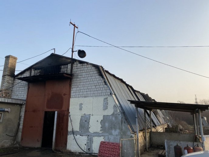 Рятувальники показали фото згорілого свинокомплексу у Мукачеві – 04