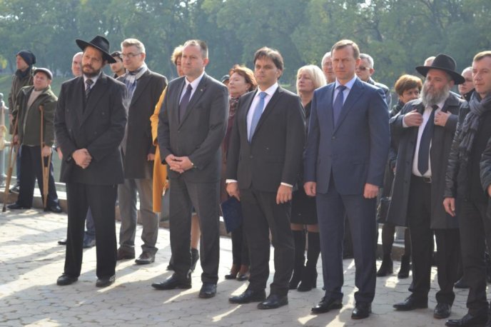 В Ужгороді відкрили пам’ятний знак жертвам Голокосту у вигляді шестикутної зірки Давида – 13