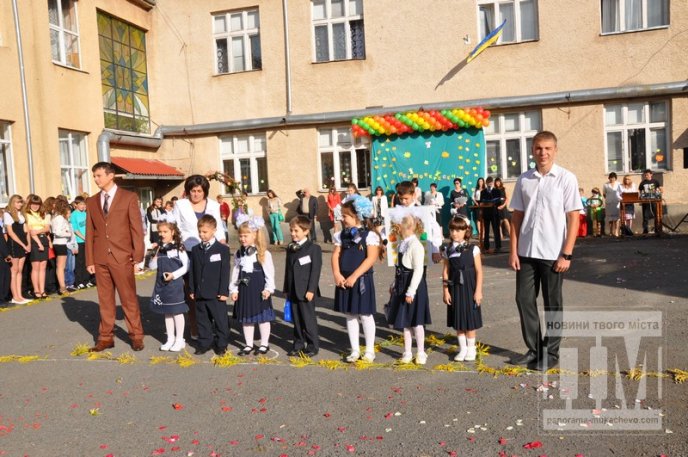 У Мукачівській ЗОШ №7 відбулось урочисте свято Першого дзвоника (ФОТОРЕПОРТАЖ) – 24