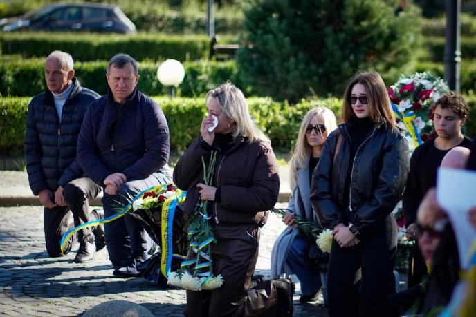 Закарпаття попрощалось із військовим, який загинув у Авдіївці – 04