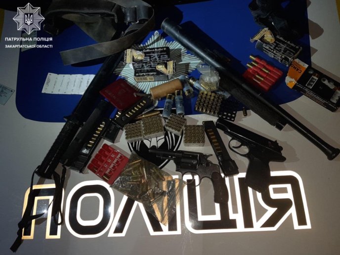 2 пістолети і набої: патрульні розповіли про випадок, який стався у Ракошині – 01