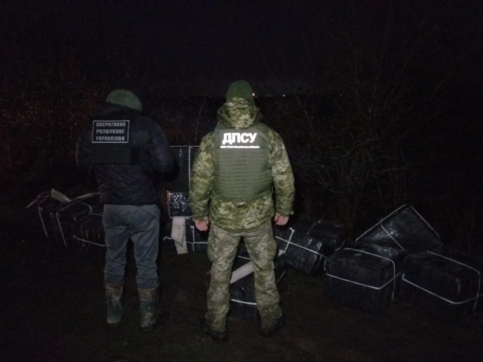 На Берегівщині контрабандистів спіймали на "гарячому": опубліковано відео – 01