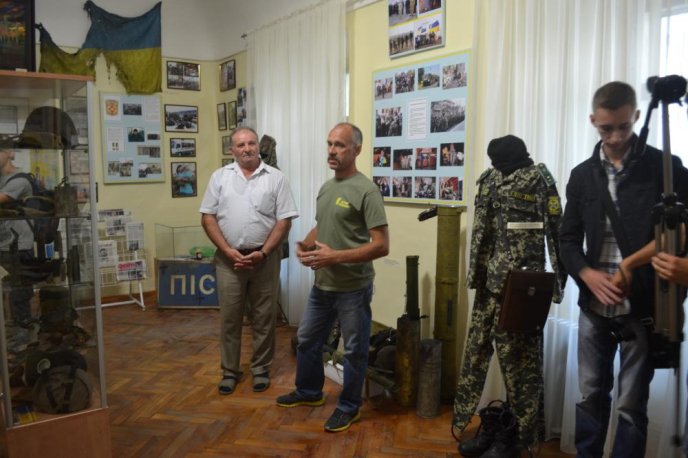 В Ужгороді відкрилась виставка речей з Донецького аеропорту та селища Піски – 06
