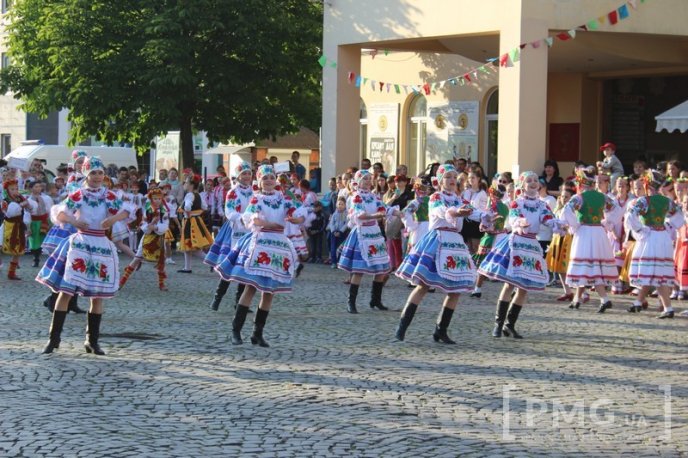 У центрі Мукачева стартував Всеукраїнський фестиваль "Смарагдові витоки" – 11