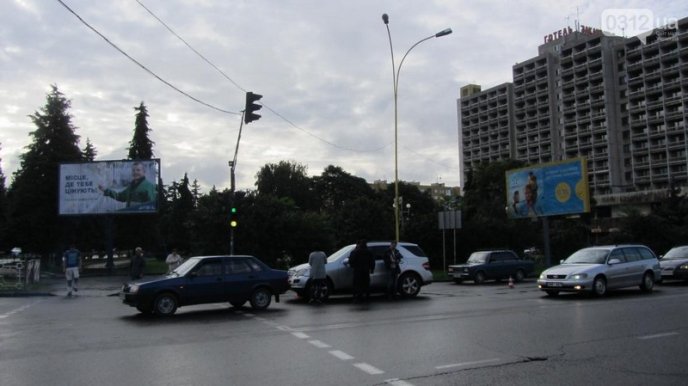 Аварія в Ужгороді: "Мерседес" в’їхав у "ВАЗ" – 01