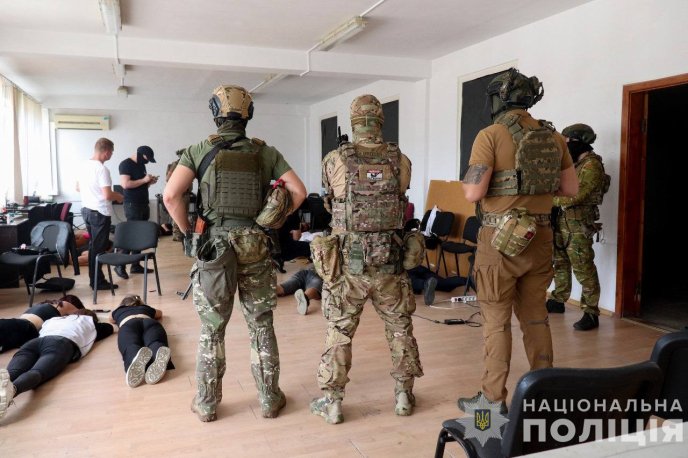100 тисяч доларів прибутку на тиждень: поліцейські ліквідували масштабну мережу шахрайських кол-центрів – 01 100 тисяч доларів прибутку на тиждень: поліцейські ліквідували масштабну мережу шахрайських кол-центрів – 01