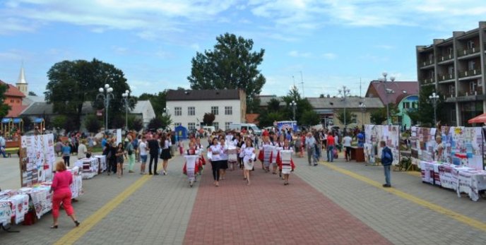 Тячівські майстрині провели районне свято вишитих рушників – 06