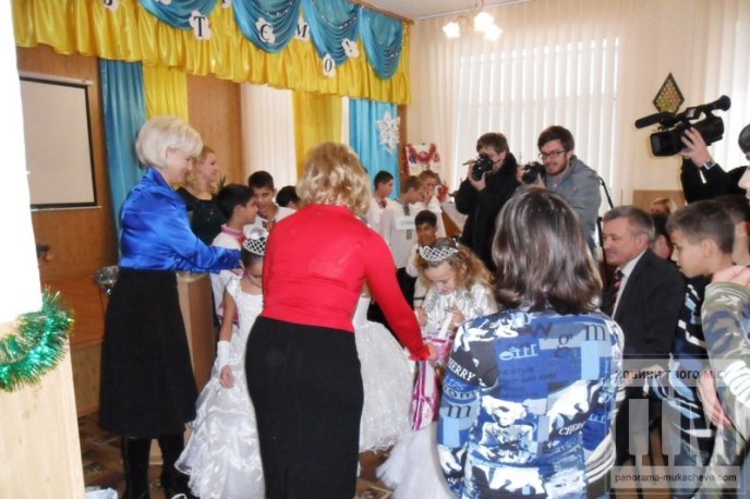 Оксана Балога разом з головою Мукачівської райради навідалась в Домбоківську спецшколу (ФОТО) – 03 Оксана Балога разом з головою Мукачівської райради навідалась в Домбоківську спецшколу (ФОТО) – 03