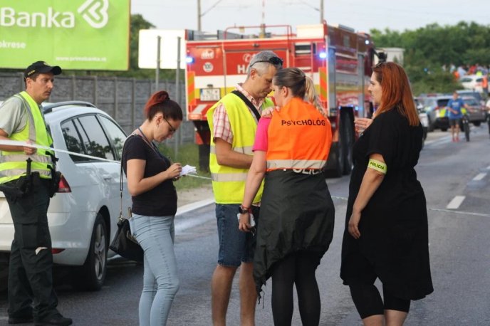 У Словаччині потяг зіткнувся з автобусом: є загиблі та поранені – 06
