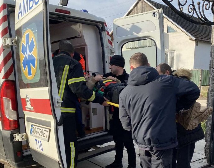 Із 25-річним закарпатцем на роботі стався нещасний випадок – 03