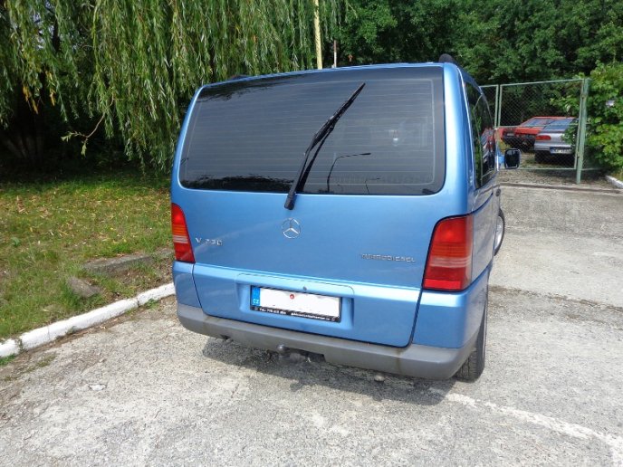 Закарпатські митники конфіскували в українця "Мерседес" з "лівим" номером кузова – 05