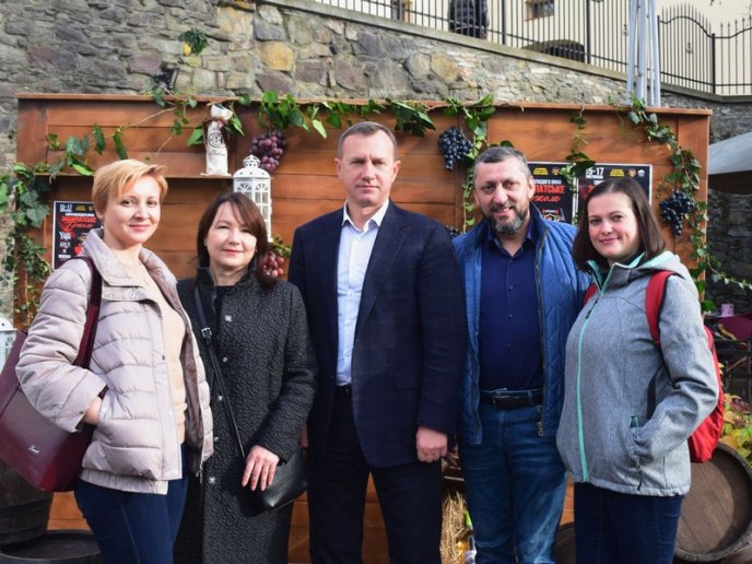 В Ужгороді триває фестиваль молодого вина “Закарпатське Божоле” – 35