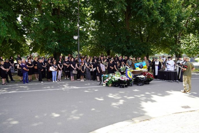 Ужгород попрощався з полеглим на війні Героєм – 02 Ужгород попрощався з полеглим на війні Героєм – 02