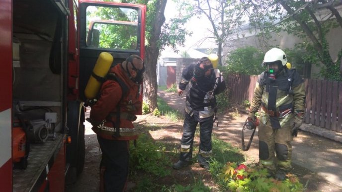 В Ужгороді горіла будівля, котру облюбували місцеві безхатченки – 01 В Ужгороді горіла будівля, котру облюбували місцеві безхатченки – 01