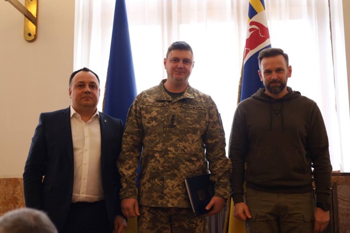 На сесії облради відзначили військових ЗСУ за зміцнення обороноздатності України – 01