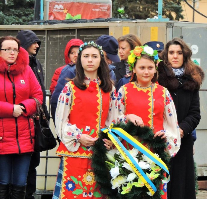 Берегівчани вшанували другу річницю подій на Майдані – 02