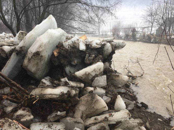 У селі Бронька, що на Іршавщині, вода зруйнувала будинки та засипала брилами городи – 08