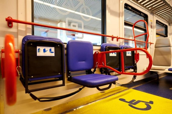 "Укрзалізниця" запускає перший інклюзивний приміський електропоїзд: як він виглядає – 05