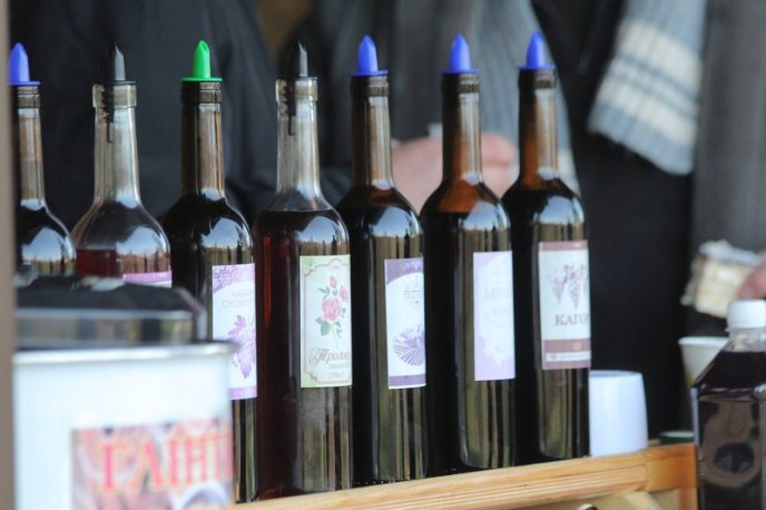 "Червене вино 2018": чим пригощають закарпатців та скільки доведеться витратити – 02